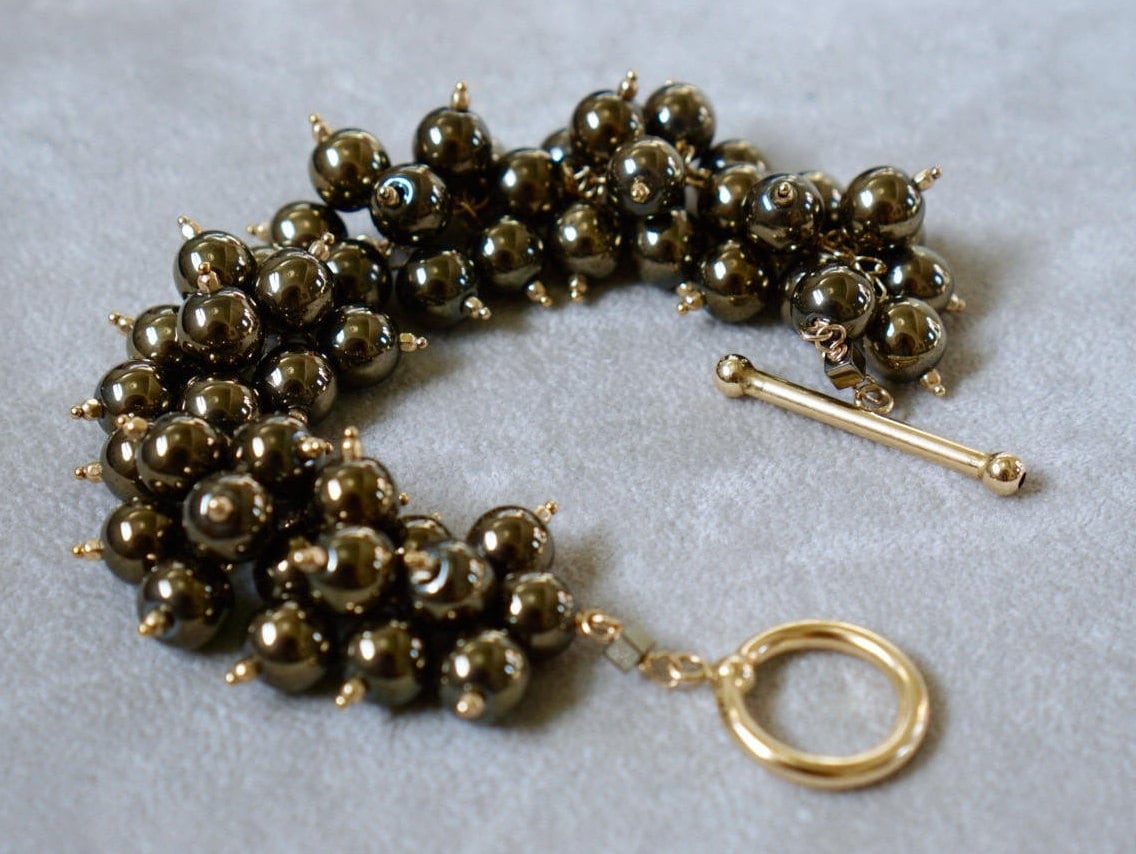 Schnee Beeren - Natürliche Pyrit + Gold Filled Verschluss Bereit Zu Versenden Schnee Beeren - Natürliche Pyrit + Gold Filled Verschluss Bereit Zu Versenden von LadyoftheCamellia