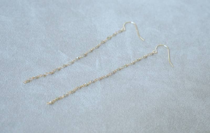 Zierliche Diamant - Natürliche Grau/Weiß Diamant, Solide 14K Zierliche Diamant - Natürliche Grau/Weiß Diamant, Solide 14K von LadyoftheCamellia