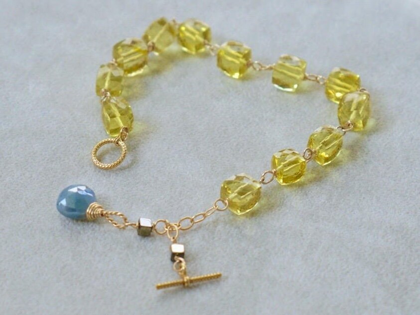 Zitronenquartz-Zitronenquartz, Chalcedon, Goldperlen + Goldklappe-Ready To Ship Zitronenquartz-Zitronenquartz, Chalcedon, Goldperlen + Goldklappe-Ready To Ship von LadyoftheCamellia