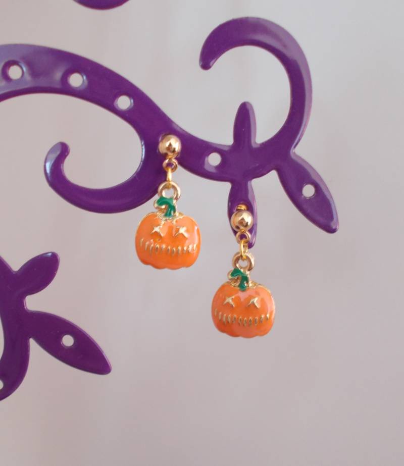 Halloween-Kürbis-Ohrringe Aus Orange Und Grün Emailliertem Metall von Ladyvalimagine