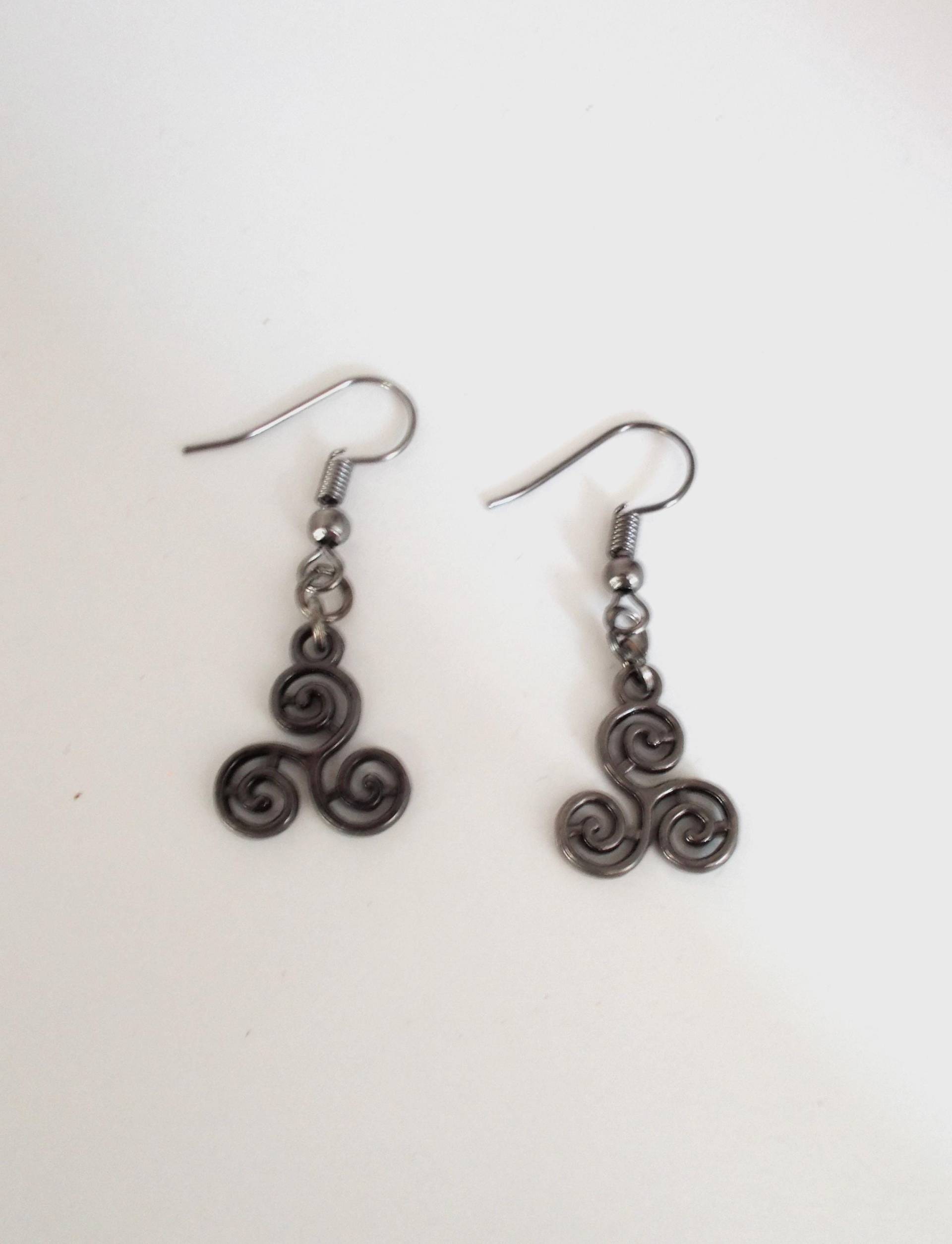 Triskel Pun Ohrringe Aus Dunkelgrauem Metall Mit Verschiedenen Verschlüssen von Ladyvalimagine