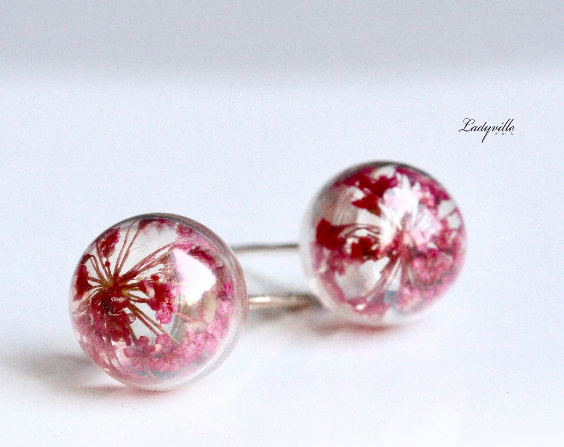 Blüten Ohrstecker Frühling Eine Echte Mini Gepresste Dillblüte in Gießharz Als Florale Ohrringe Das Perfekte Geschenk Für Sie Naturliebhaber von Ladyville