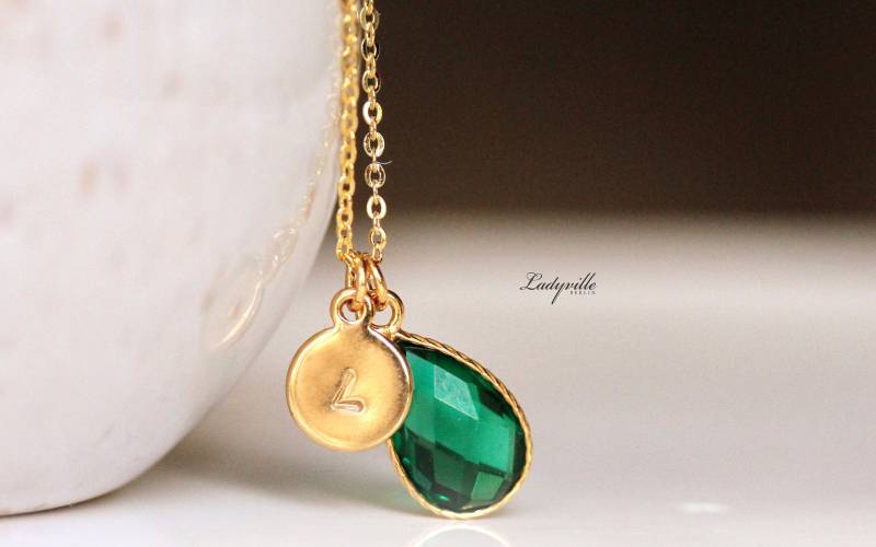 Geburtsstein Kette Initial Smaragd Sterlingsilber Vergoldet Als Personalisiertes Geschenk Für Sie Handgemachter Schmuck Frau Freundin von Ladyville