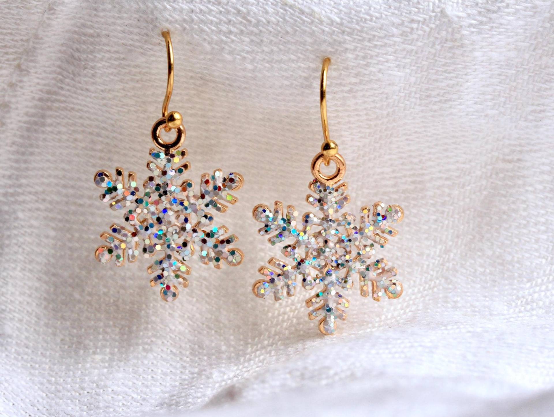 Goldene Stern Ohrringe - Winterlicher Ohrschmuck Glitzernd von Ladyville