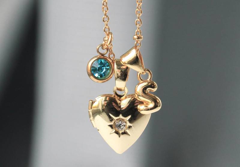 Personalisierte Charm Halskette Mit Herz Medaillon Persönlicher Schmuck Geburtsstein Und Initial von Ladyville