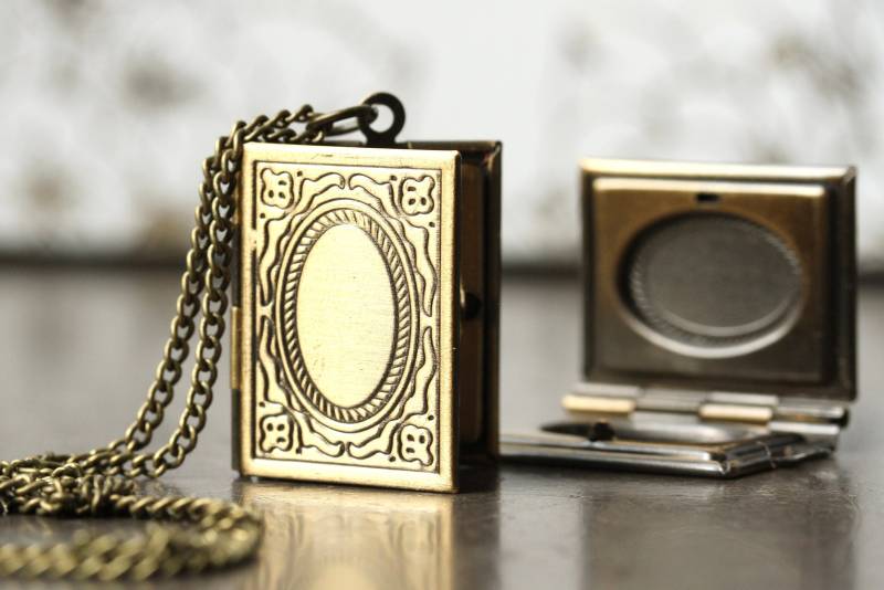 Kette Medaillon Buch Im Vintagestyle in Antik Bronzefarben Für Zwei Fotos Als Persönliches Geschenk Sie Oder Zum Studium von Ladyville