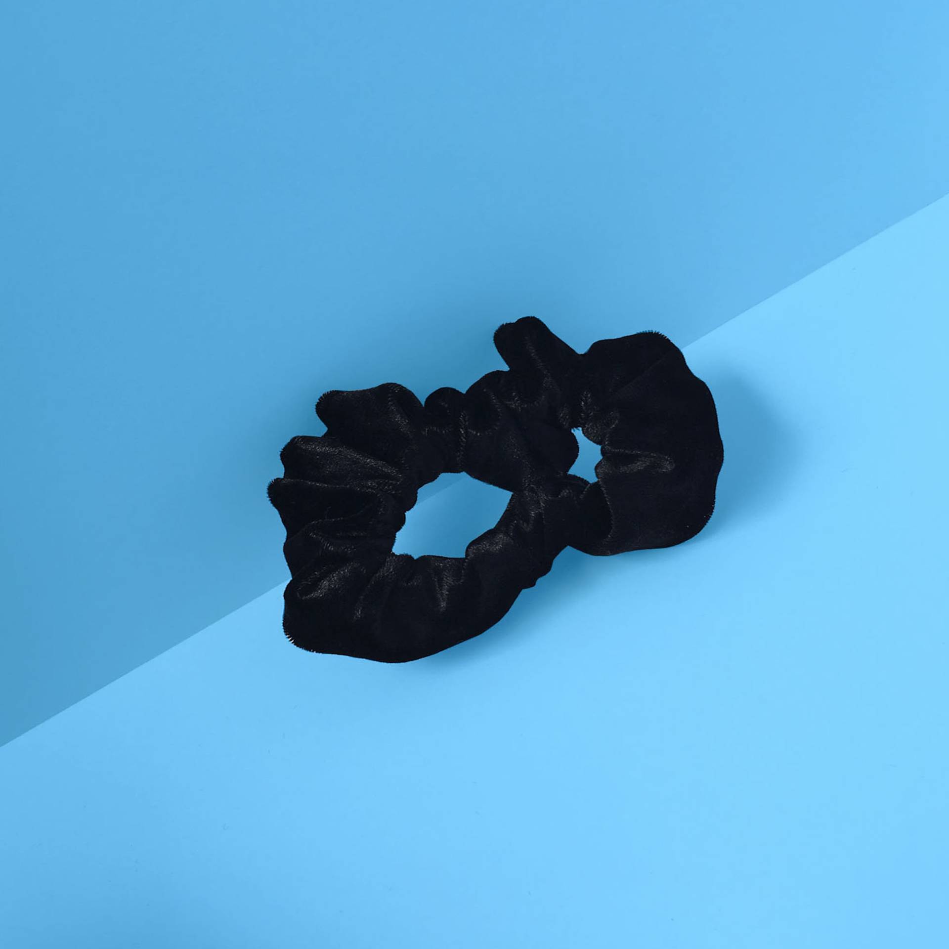 Schwarzes Samt Haar Scrunchie Handmade von LadywaveCo