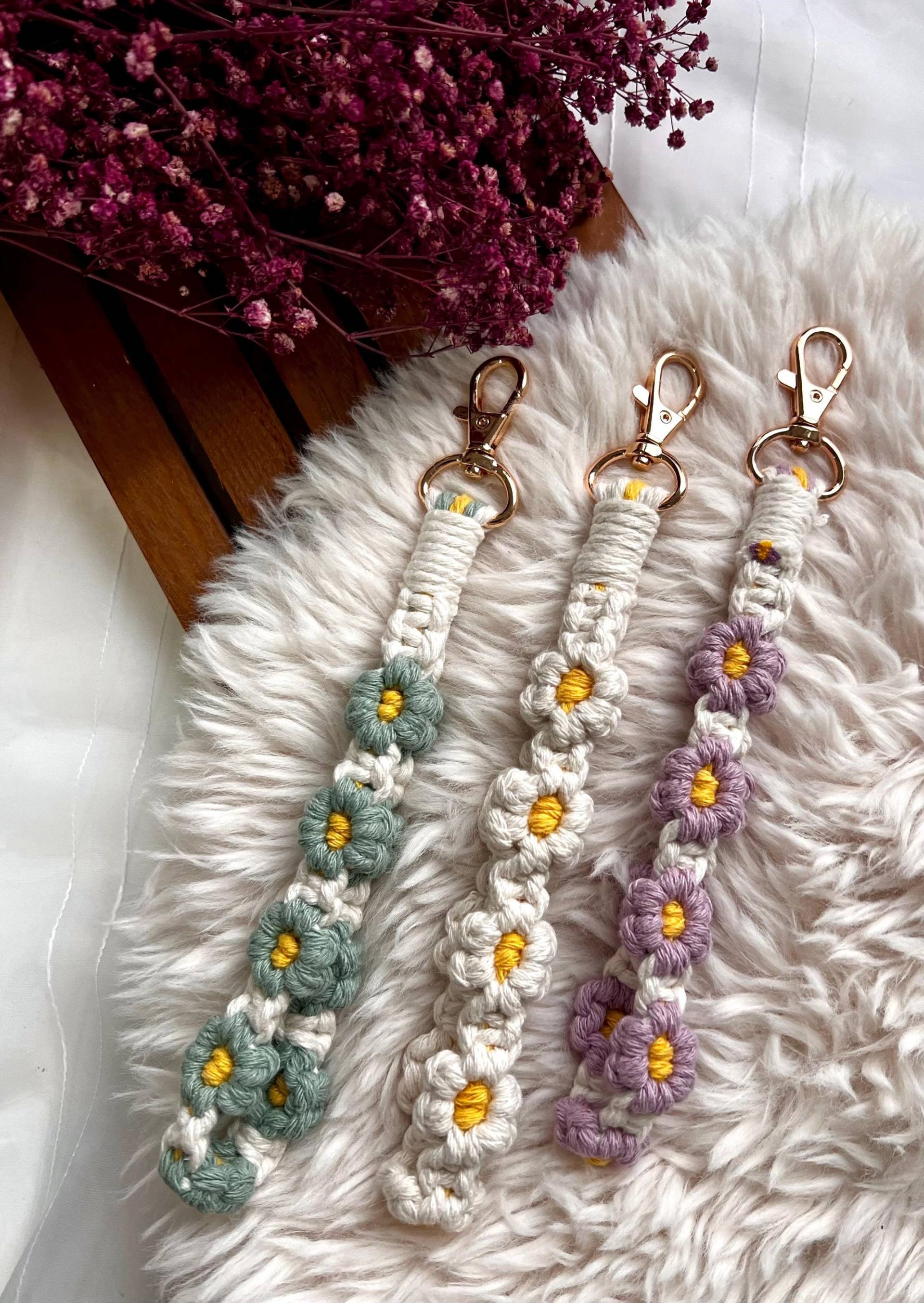 Makramee | Schlüsselanhänger Keychains Makrameeschlüsselanhänger |Anhänger Geschenk Gift| Muttertag| Blumen| Blumenanhänger von LaeaArt