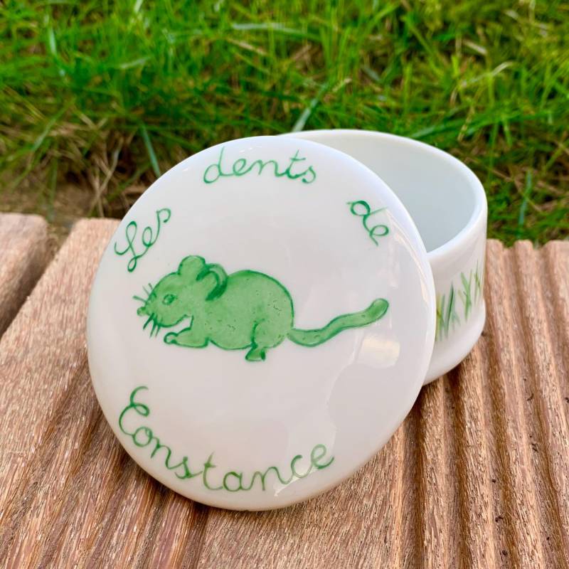 Grüne Maus Milchzahndose Grüne Maus Milchzahndose von LaetitiaSocirat