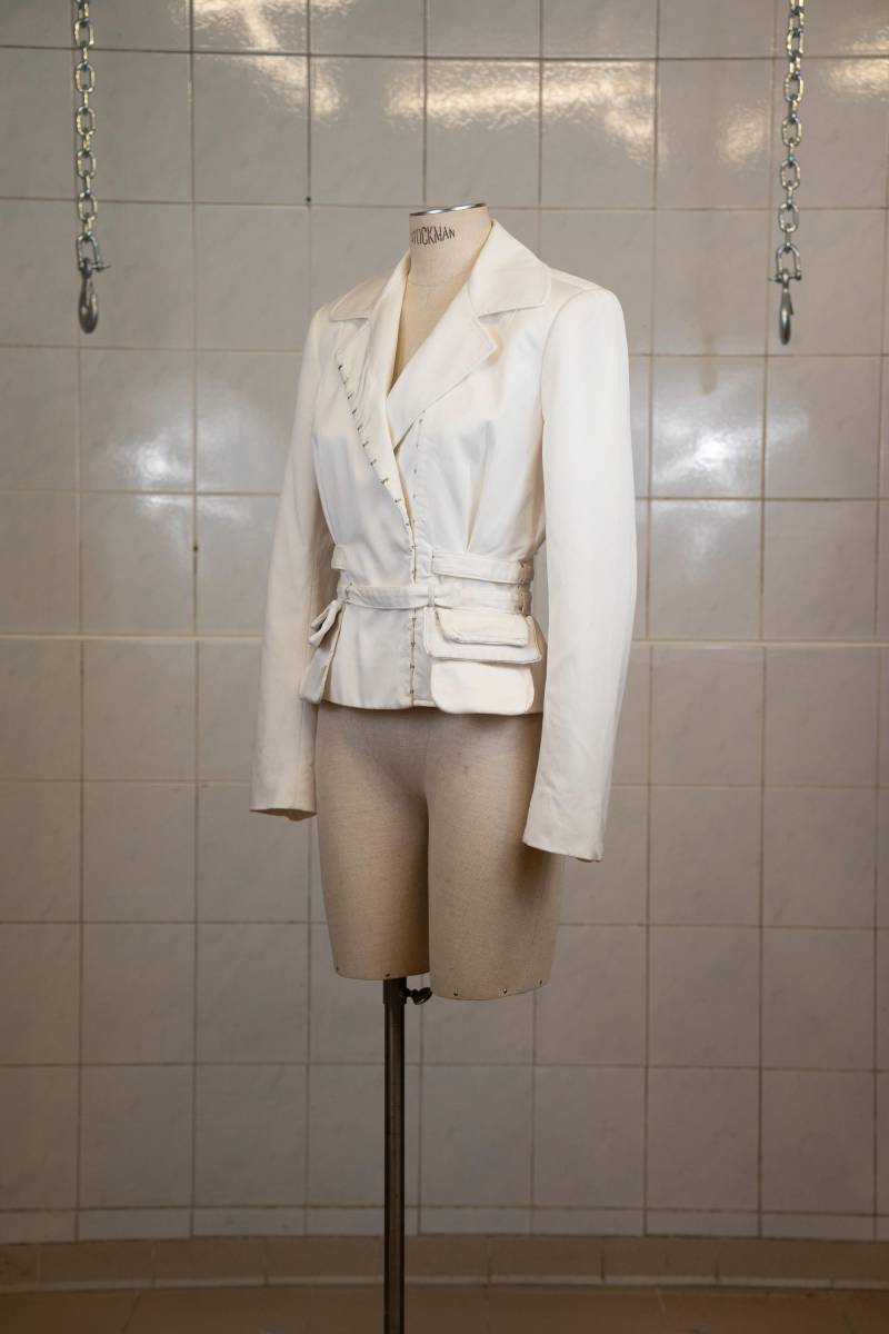 Y2K John Galliano Schneewittchen Girlboss Jacke Y2K John Galliano Schneewittchen Girlboss Jacke von Lafirynda