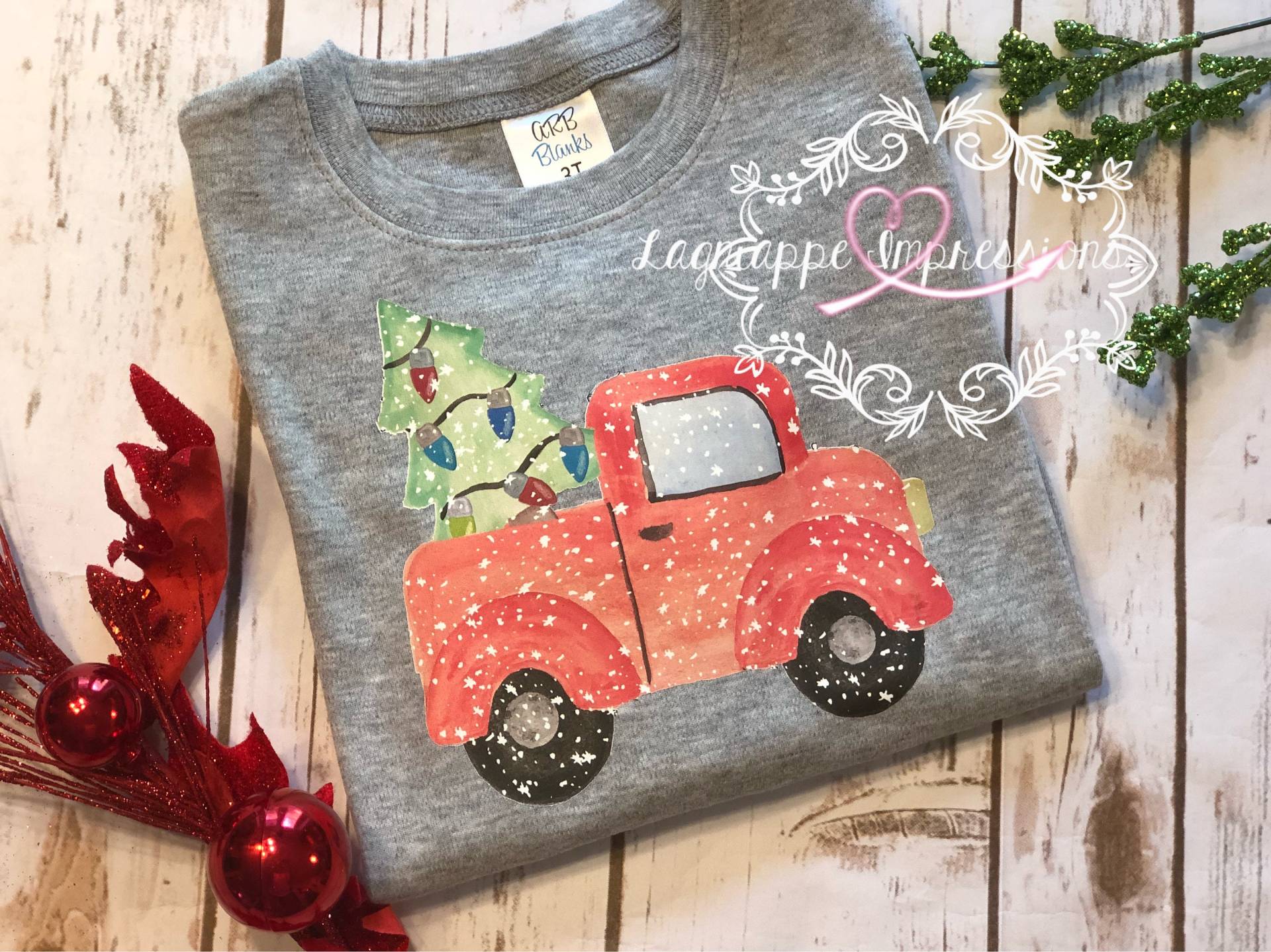 Lkw Mit Weihnachtsbaum Und Schnee Lkw Mit Weihnachtsbaum Und Schnee von LagniappeImpressions