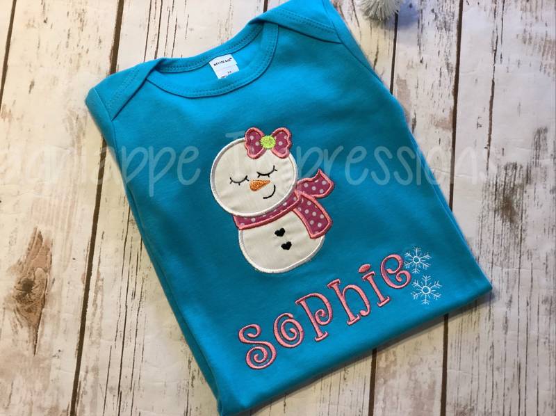 Schneemädchen-Shirt Schneemädchen-Shirt von LagniappeImpressions