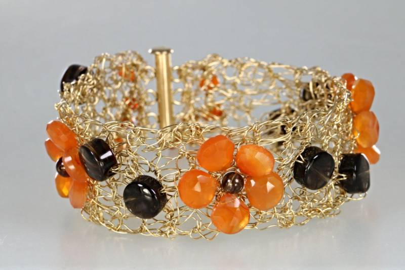Neon Orange Karneolherz Form Perle Mit Rauchigen Quarz Gold Gefüllt Draht Gehäkelt Stickerei Armband Neon Orange Karneolherz Form Perle Mit Rauchigen Quarz Gold Gefüllt Draht Gehäkelt Stickerei Armband von LagoonjewelryArt