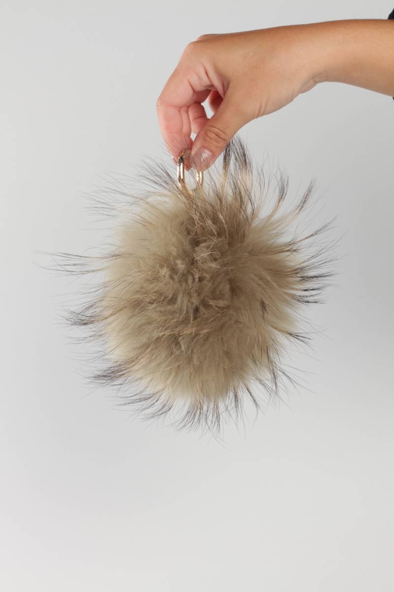 Handgefertigter Naturhaar Pom Taschenanhänger - Beige Oder Grau Schlüsselanhänger von LagutShop