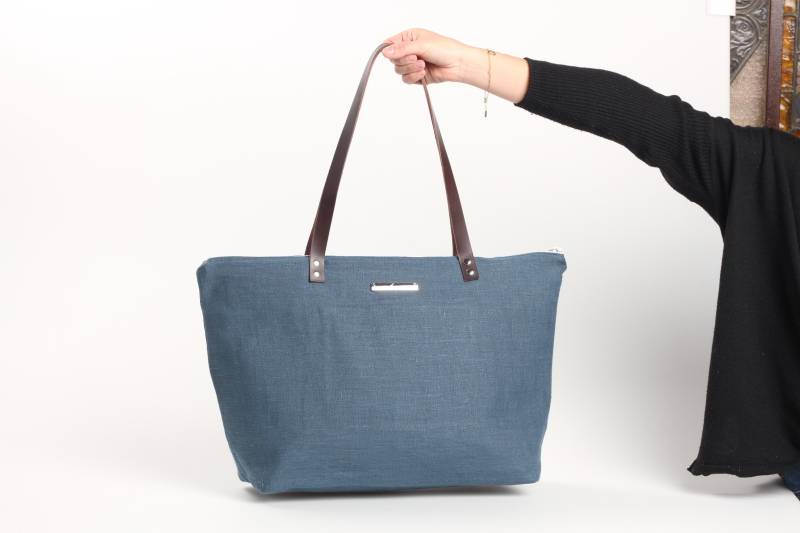 Handgemachte Blaue Leinen Einkaufstasche Ledergriffe, Umweltfreundliche Geldbörse von LagutShop
