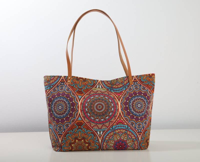 Handgemachte Mandala Canvas Umhängetasche Lederhenkel, Boho Chic Tasche von LagutShop