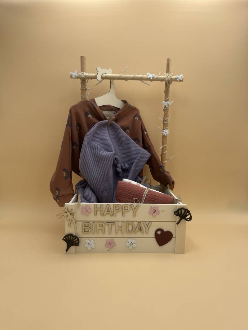 Babygarderobe Inkl. Kleiderstange, Geschenkkiste Geburt, Geschenk Babyparty, Handmade Babykleidung, Windeltorte von Lailistyle