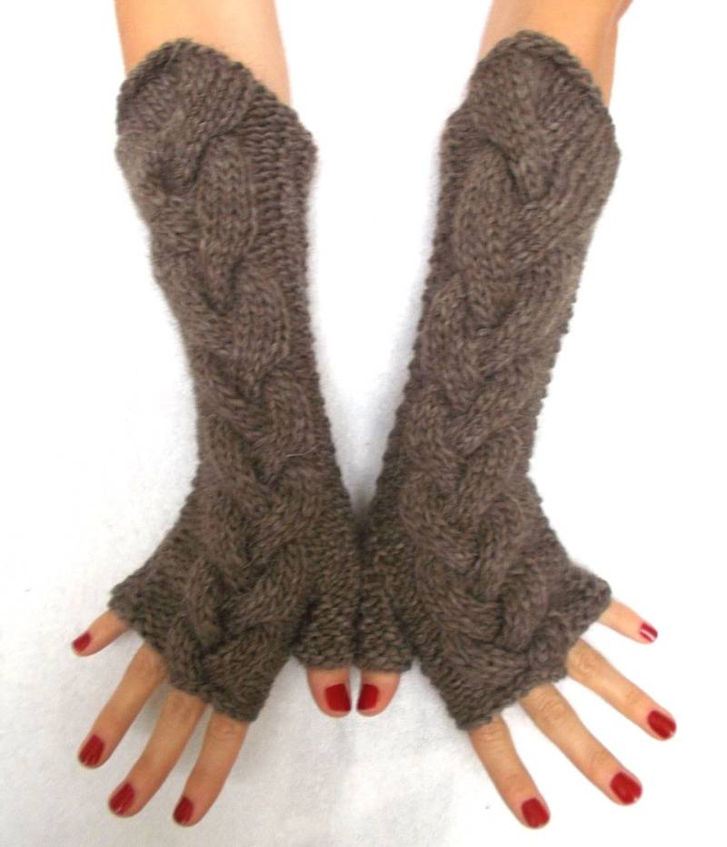Fingerlose Handschuhe Strick Braun Zopf Pulswärmer, Extra Grobstrick Und Warm von LaimaShop