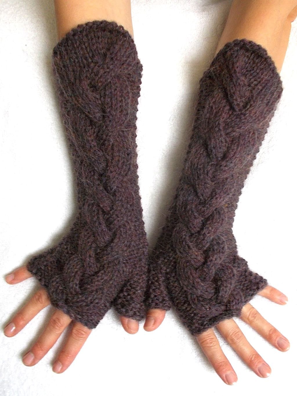 Frauen Fingerlose Handschuhe Armstulpen Blassviolett Lila Kastanienbraun Melange Zopfmuster Extra Lang Handgestrickt von LaimaShop