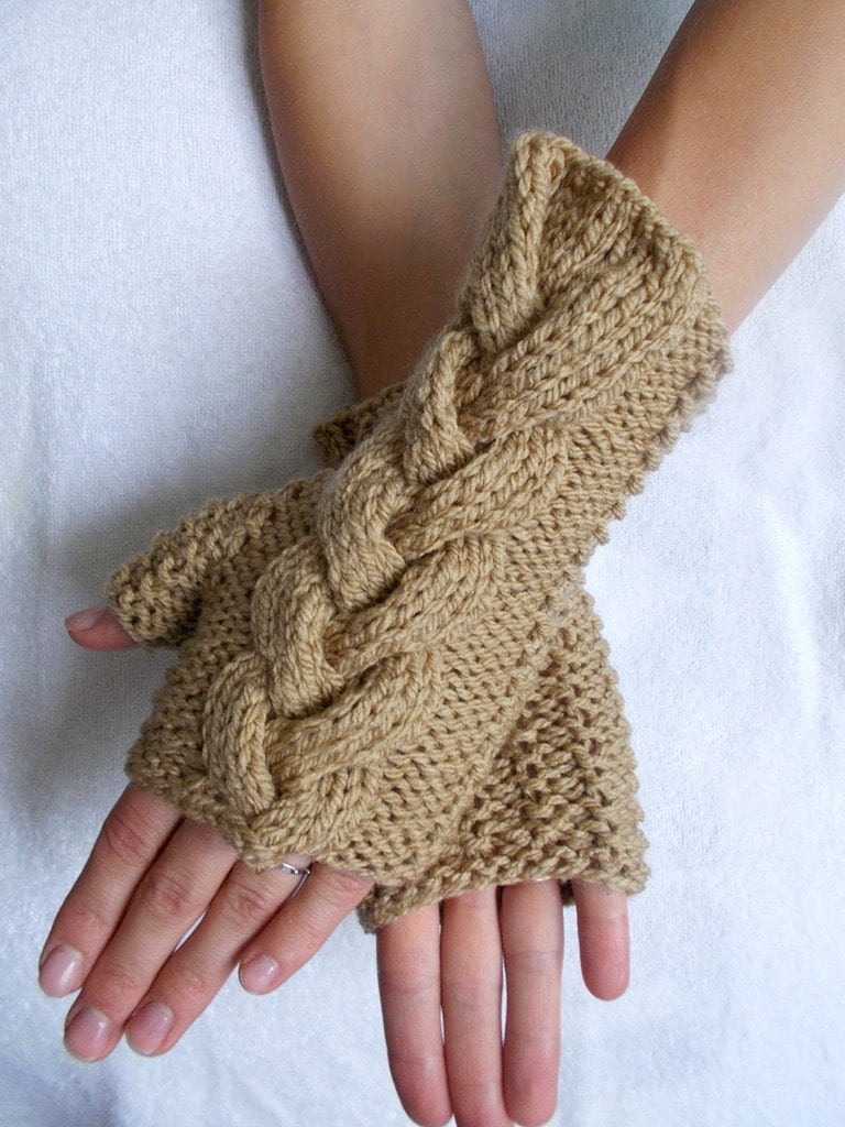 Hellbraune Handschuhe Acryl Zopfmuster Fingerlose Damen von LaimaShop