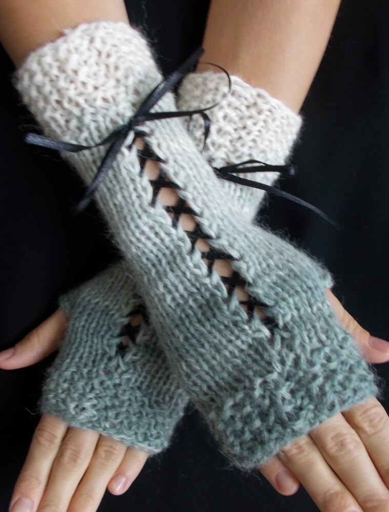 Korsett Handschuhe Fingerlose Pulswärmer in Grau Schattierungen Mit Satinbändern Victorian Style von LaimaShop