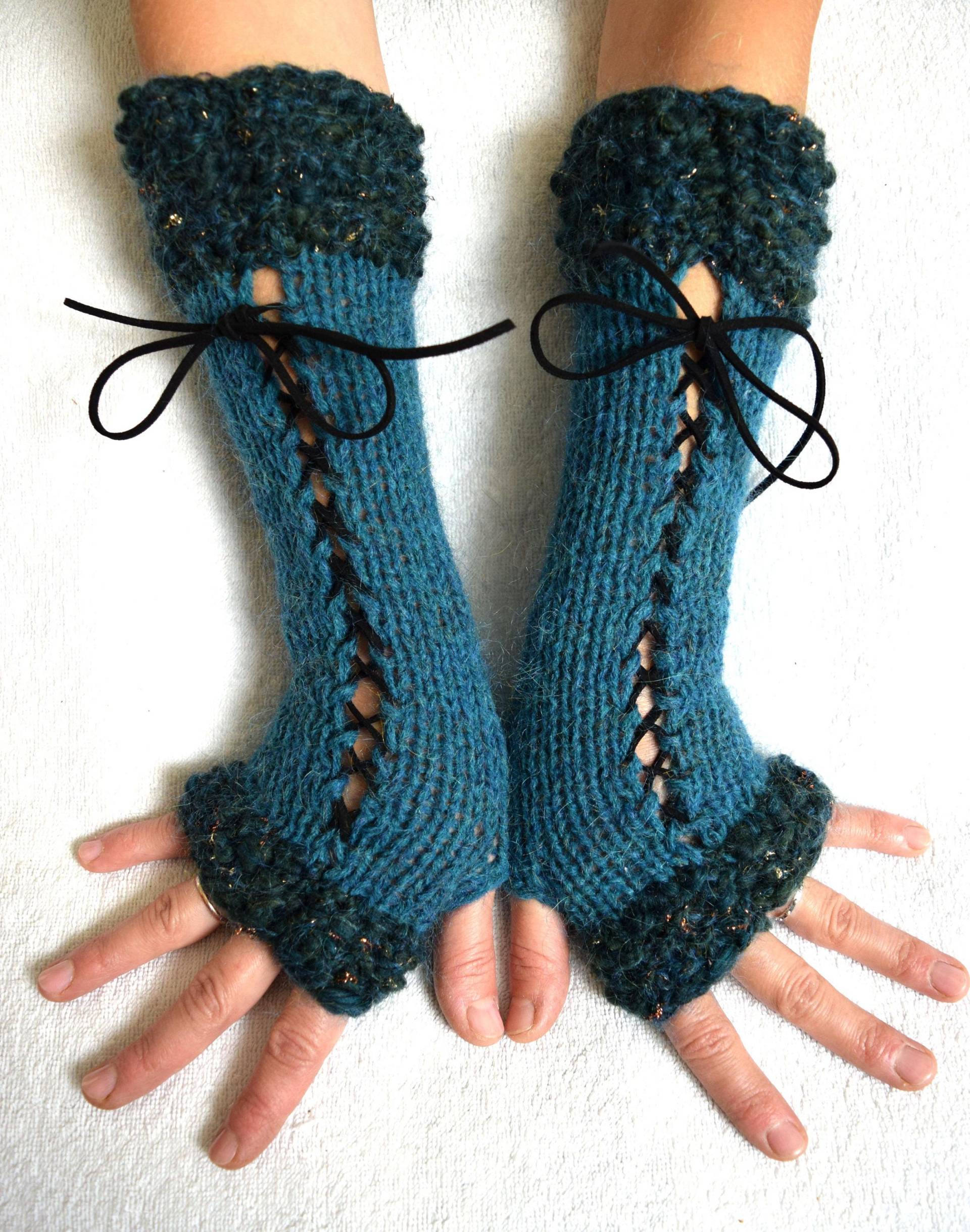 Lange Korsett Armstulpen, Handgestrickt in Türkis, Blau Türkis Mit Goldenem Lurexfaden Gefüttert von LaimaShop