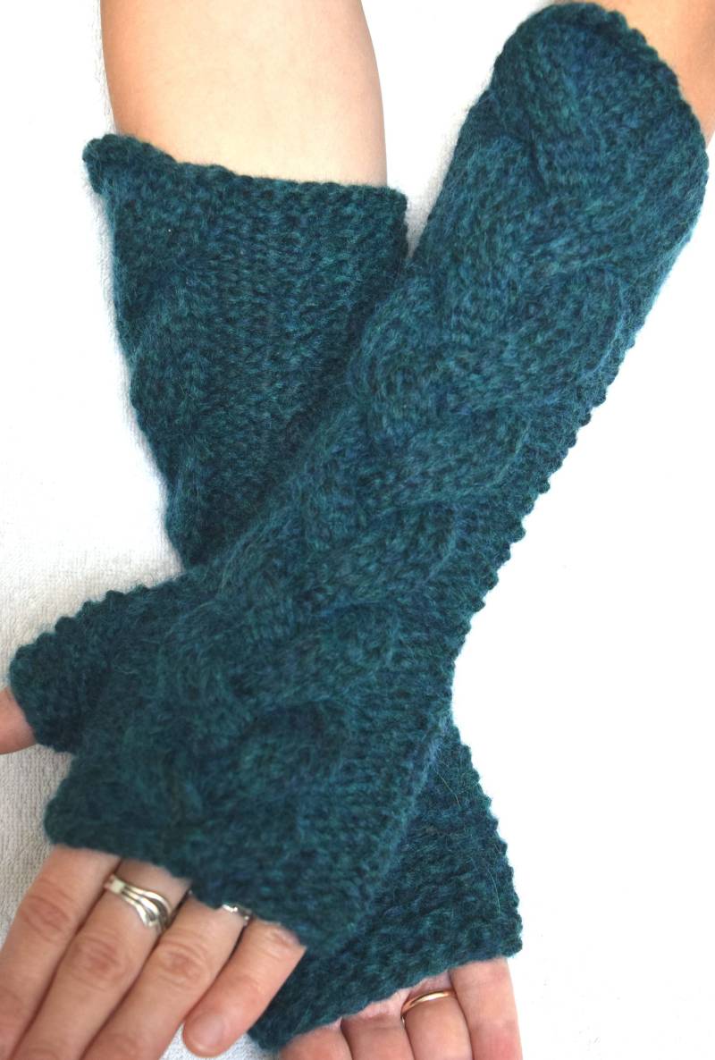 Petrol Armstulpen Handgestrickt Grün Blau Mit Zopfmuster Pulswärmer Extra Warm Lang von LaimaShop