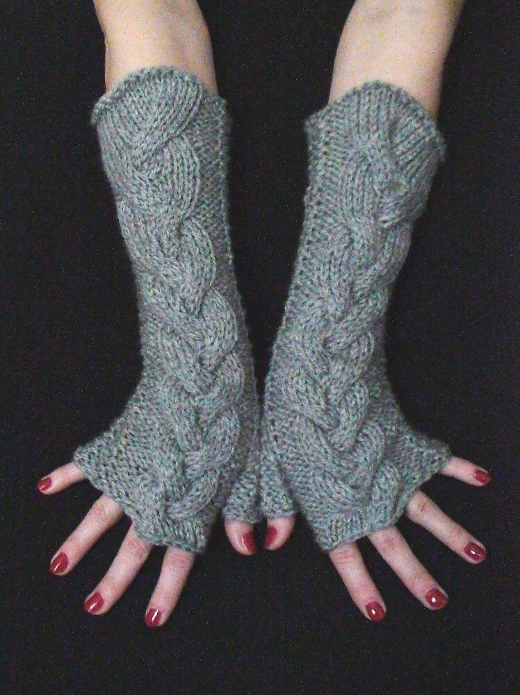 Weihnachtsgeschenk Für Sie Fingerlose Handschuhe Hellgrau Gestreifte Pulswärmer, Extra Weich Und Lang Aus Acryl von LaimaShop