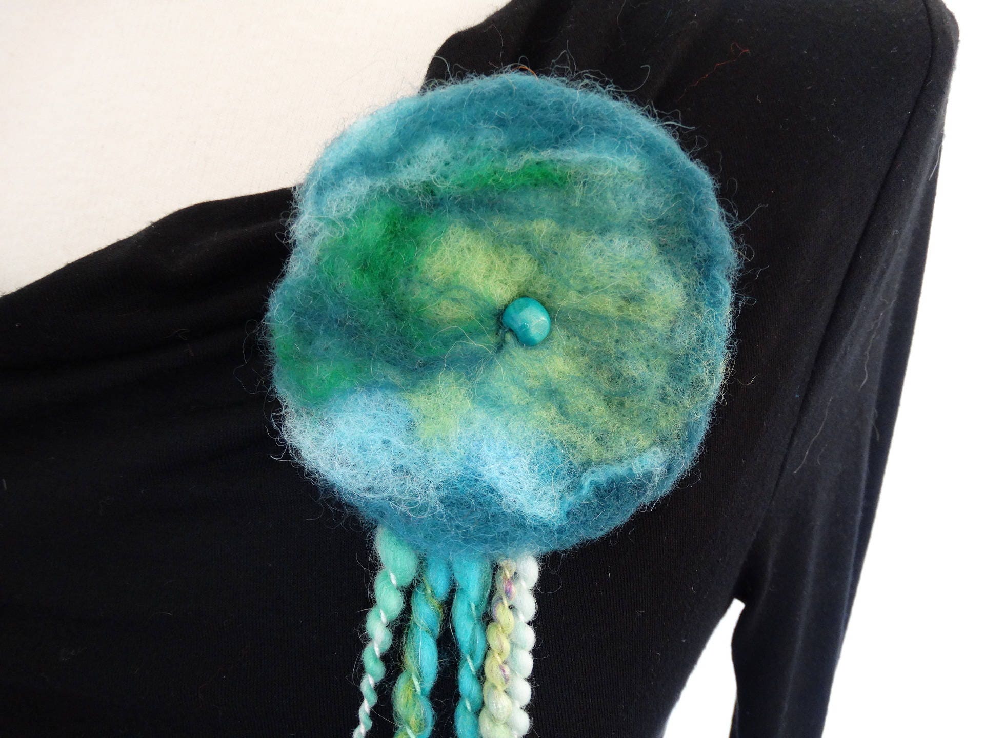 Gefilzte Und Gesponnene Wollbrosche Hand "Caribbean" Gefilzte Und Gesponnene Wollbrosche Hand "Caribbean" von Lainageek