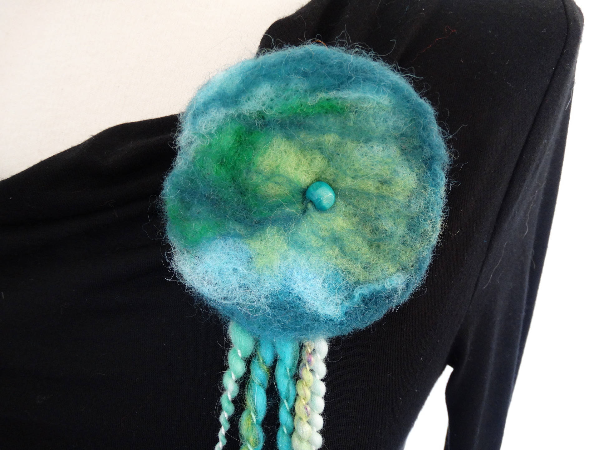 Gefilzte Und Gesponnene Wollbrosche Hand "Caribbean" von Lainageek