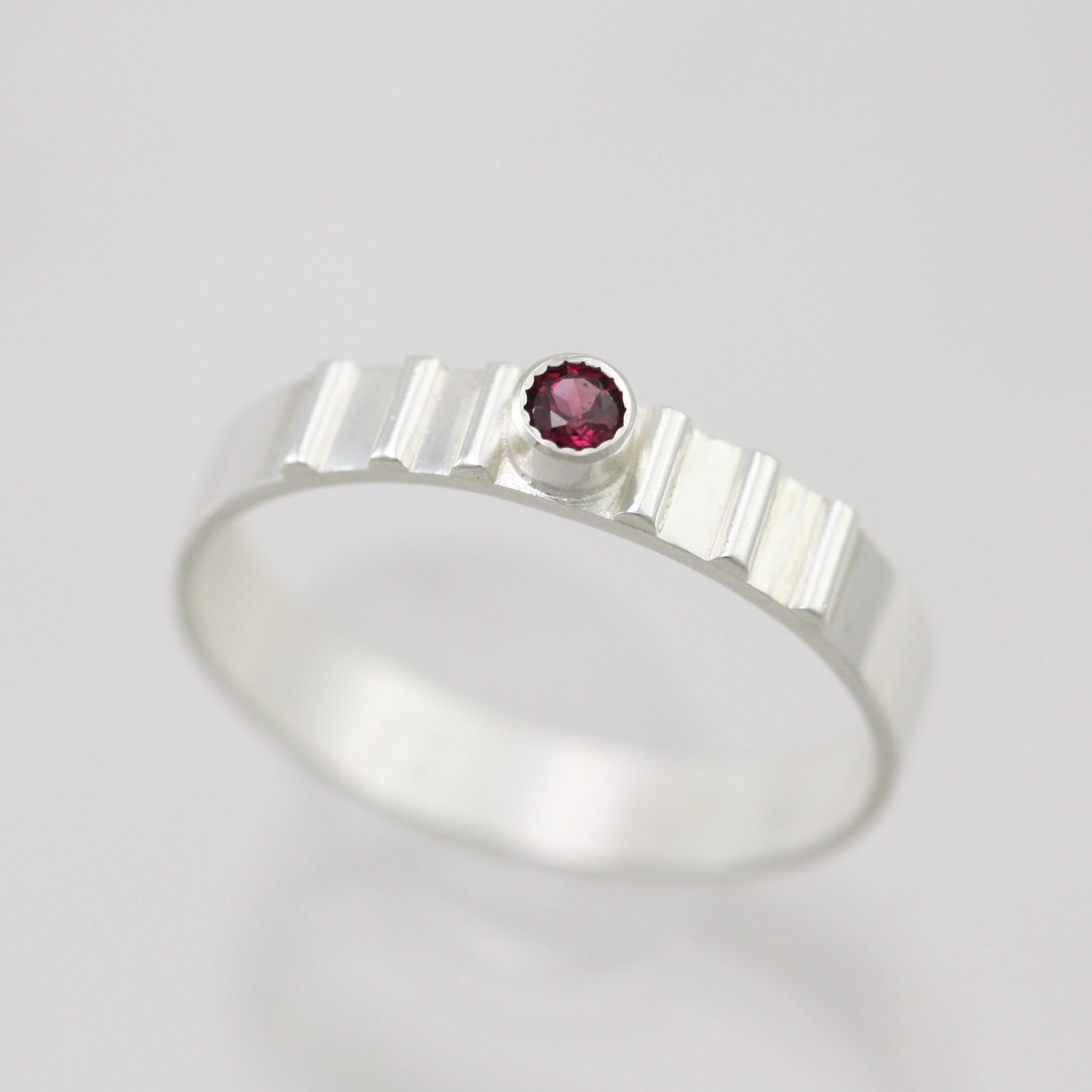 1 Stein W-6 Linien Ring Auf Bestellung Gefertigt von LaineBenthalldesigns