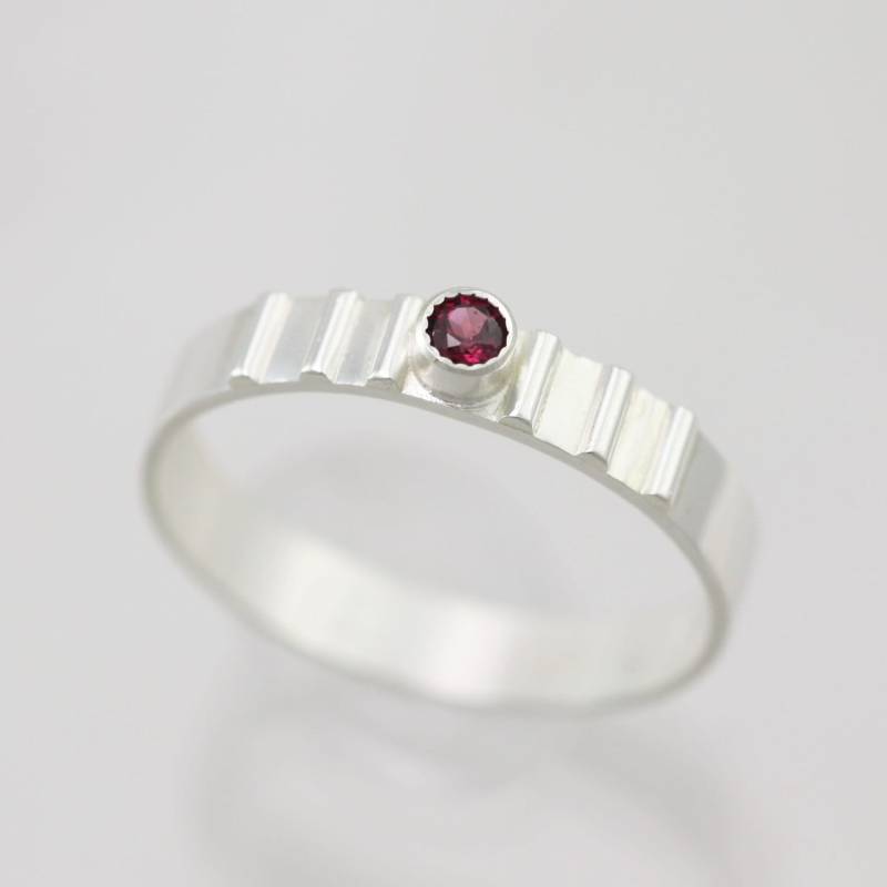 1 Stein W-6 Linien Ring Auf Bestellung Gefertigt 1 Stein W-6 Linien Ring Auf Bestellung Gefertigt von LaineBenthalldesigns