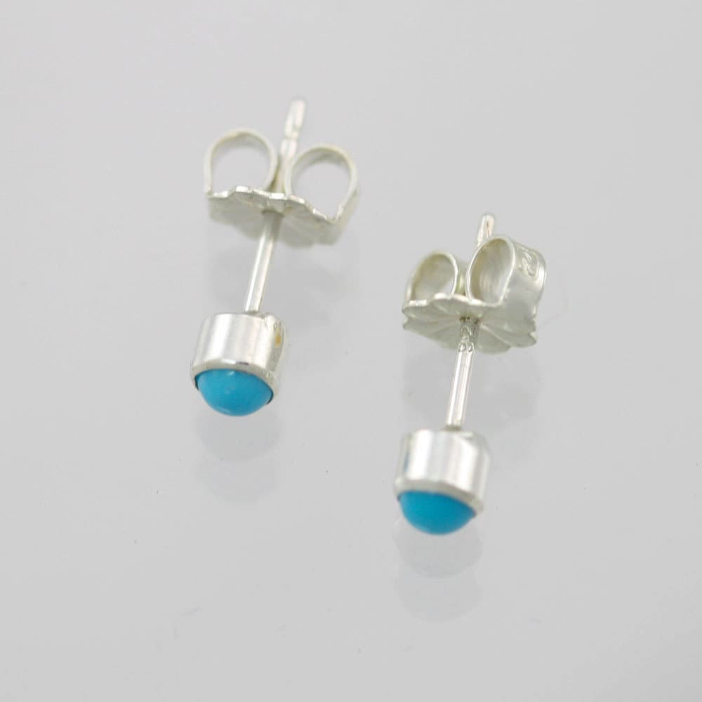 3mm Türkis Tropfen Ohrstecker Sterling Silber von LaineBenthalldesigns