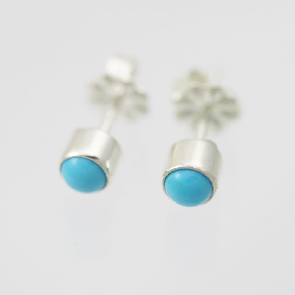 4mm Türkis Tropfen Ohrstecker in Sterling Silber von LaineBenthalldesigns