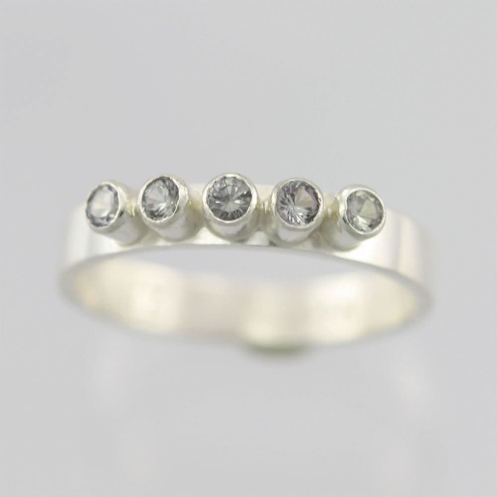 5 Steinring | Alexandrit Auf Bestellung von LaineBenthalldesigns