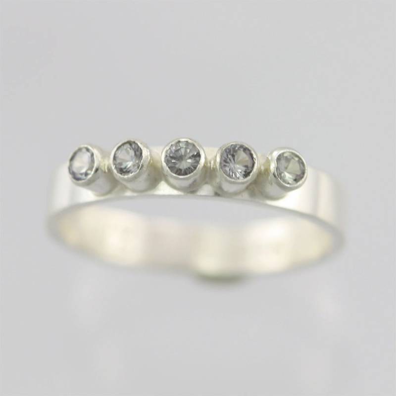 5 Steinring | Alexandrit Auf Bestellung 5 Steinring | Alexandrit Auf Bestellung von LaineBenthalldesigns