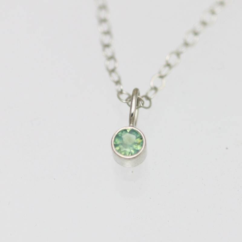 Alexandrit Tropfen Kette in 585 Weißgold Alexandrit Tropfen Kette in 585 Weißgold von LaineBenthalldesigns