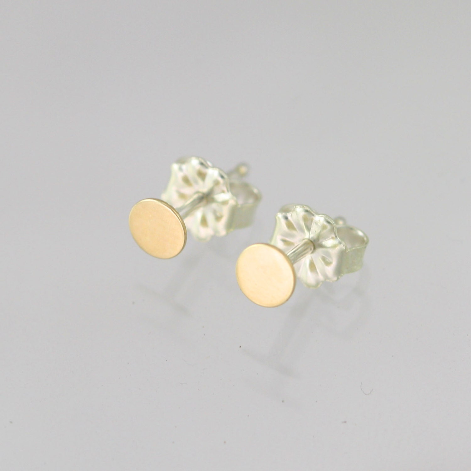 Dot Posts, Klein in 14Ky Gold & Sterling Silber Dot Posts, Klein in 14Ky Gold & Sterling Silber von LaineBenthalldesigns