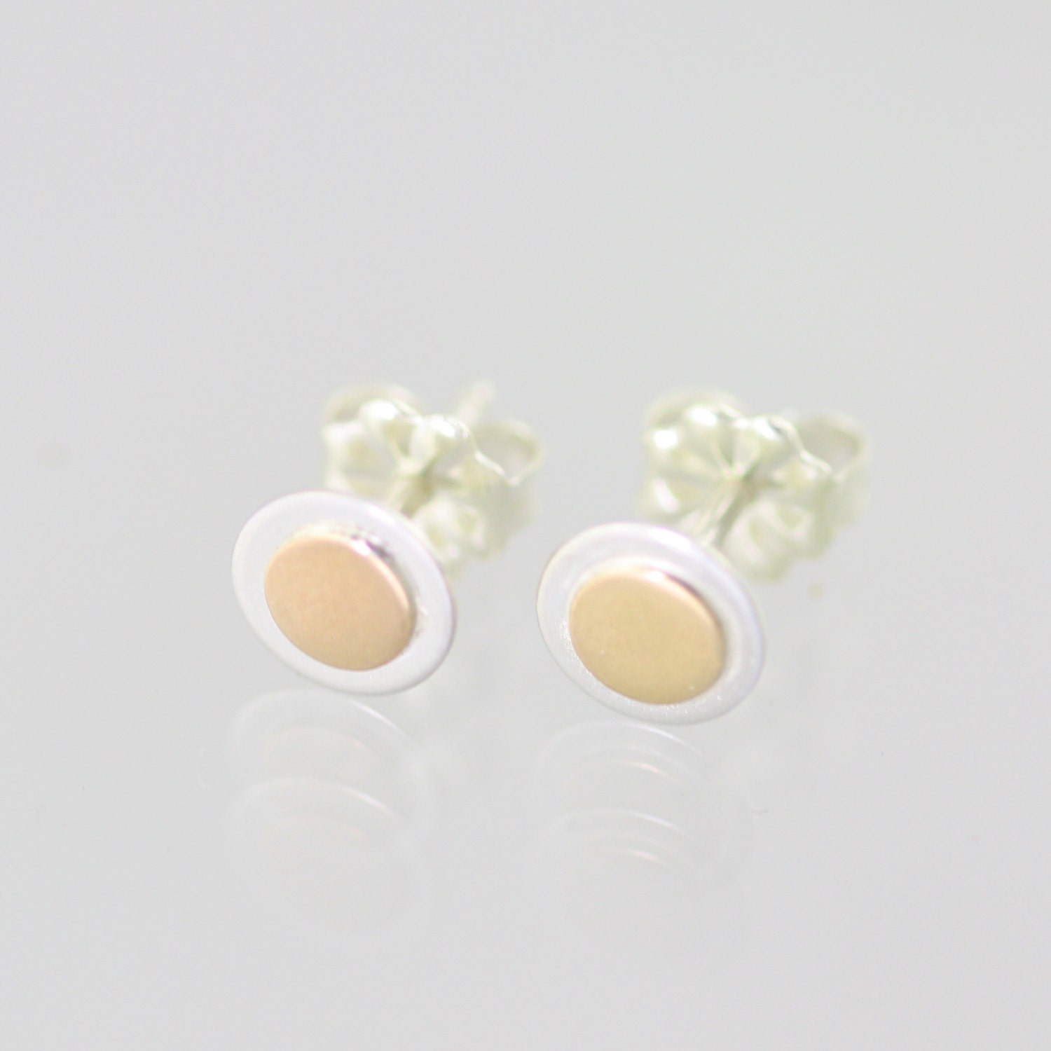 Dot Stack Beiträge in 14Ky Gold & Sterling Silber von LaineBenthalldesigns