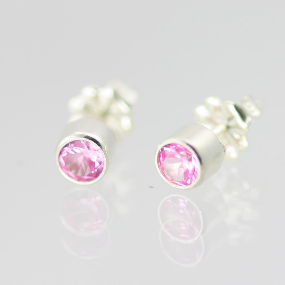 Geburtsstein Tropfen Ohrstecker 4mm Sterling Silber | Rosa Turmalin von LaineBenthalldesigns