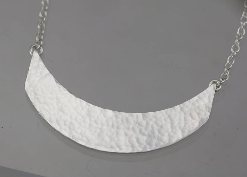 Gehämmerte Brustplatte Aus Sterling Silber | 45 cm von LaineBenthalldesigns