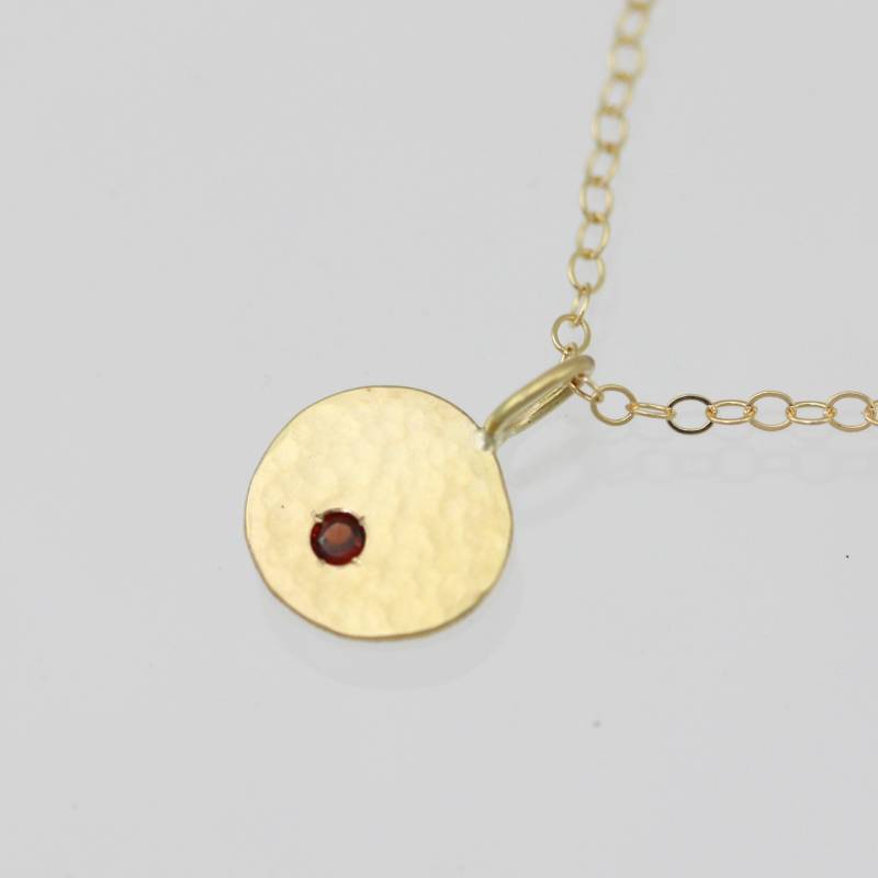 Gehämmerte Chunk Halskette Mit Stein, Sm. | Granat(40cm in Gelbgold von LaineBenthalldesigns