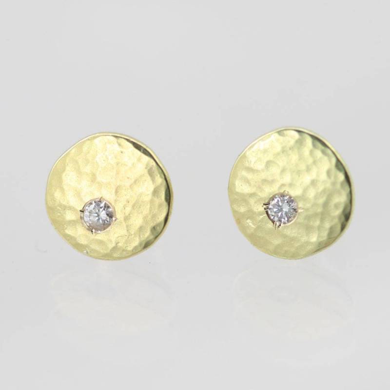 Gehämmerte Chunk Ohrstecker Mit Steinen in 585Er Gold | Diamanten Gehämmerte Chunk Ohrstecker Mit Steinen in 585Er Gold | Diamanten von LaineBenthalldesigns