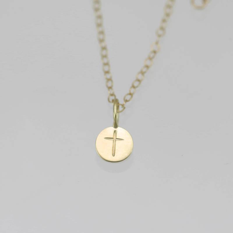 Gestempelte Kreuz Halskette 14K | Made To Order von LaineBenthalldesigns