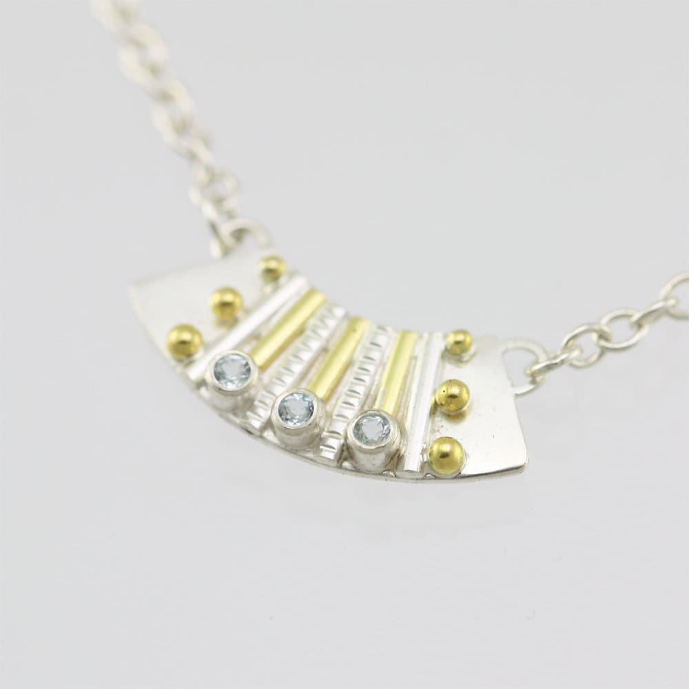 Gestreiftes Totem Mit 3 Steinen Fan Halsstück Blauen Topas in Sterling Silber & 14Ky Gold | 18" von LaineBenthalldesigns