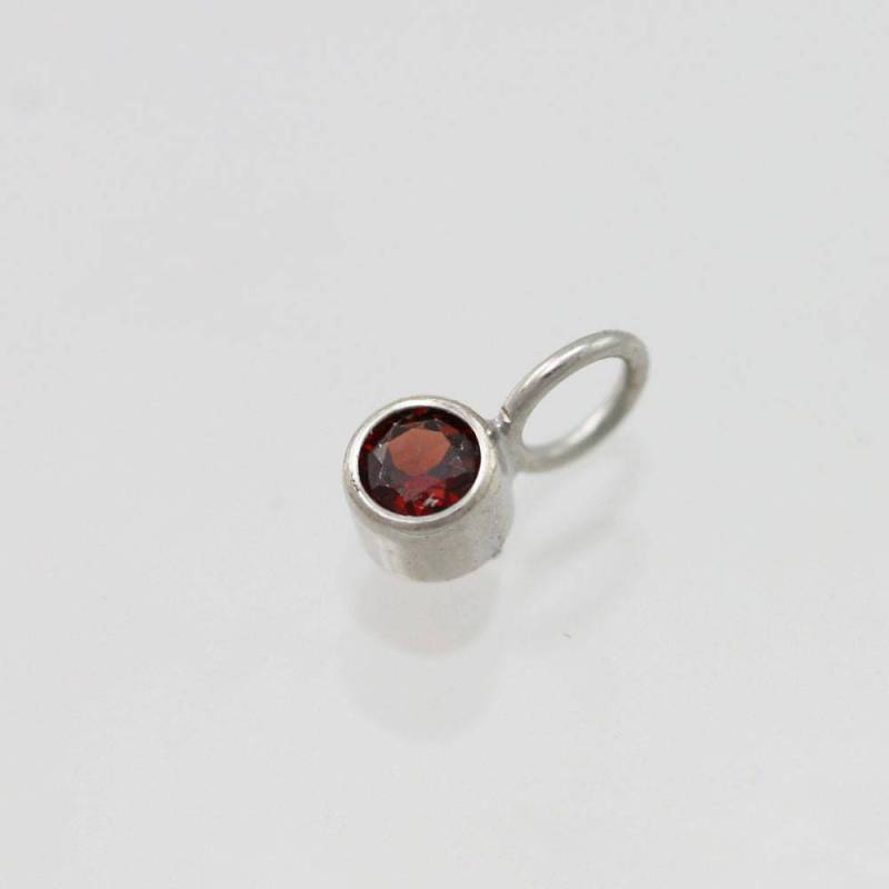 Granat Tropfen Anhänger 3 Mm in 585 Weissgold | Nur Anhänger Granat Tropfen Anhänger 3 Mm in 585 Weissgold | Nur Anhänger von LaineBenthalldesigns