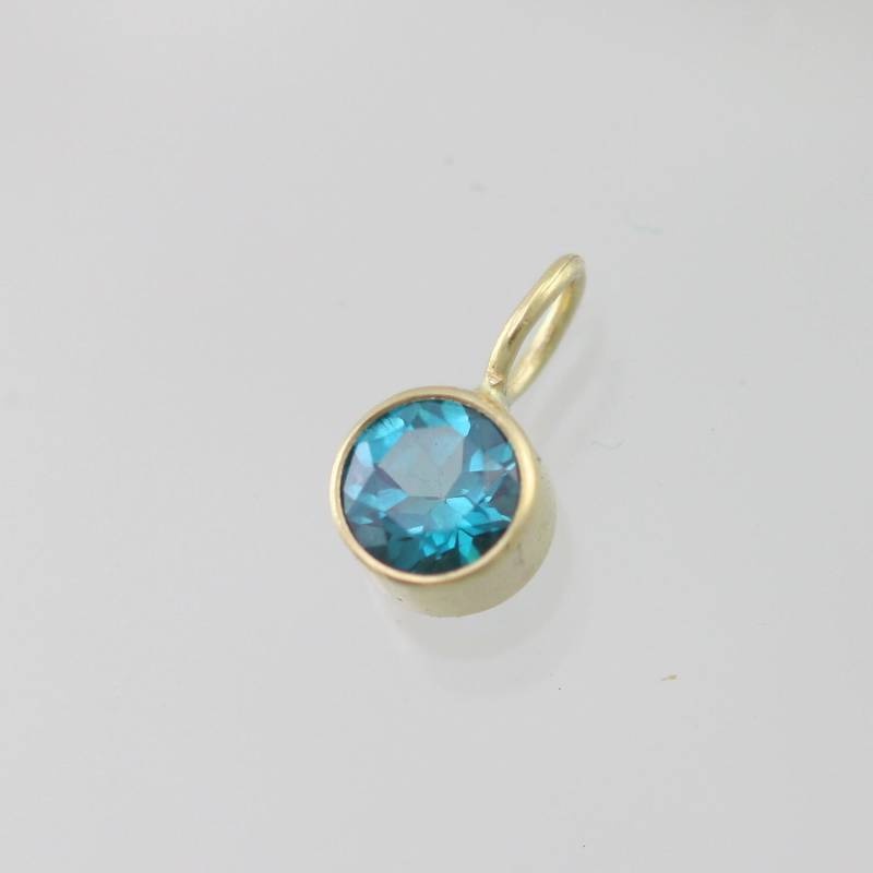 Grüner Topas Tropfen Anhänger 5mm 14Ky Gold von LaineBenthalldesigns