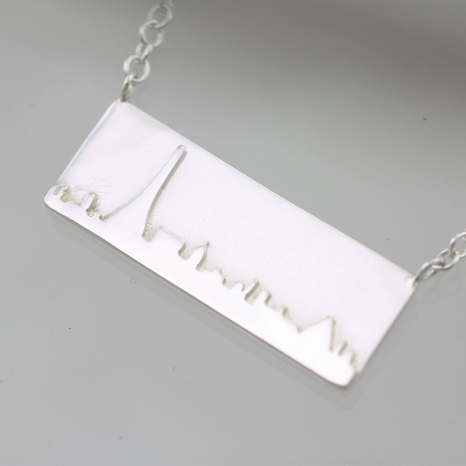 Paris Skyline Halskette in Sterling Silber von LaineBenthalldesigns