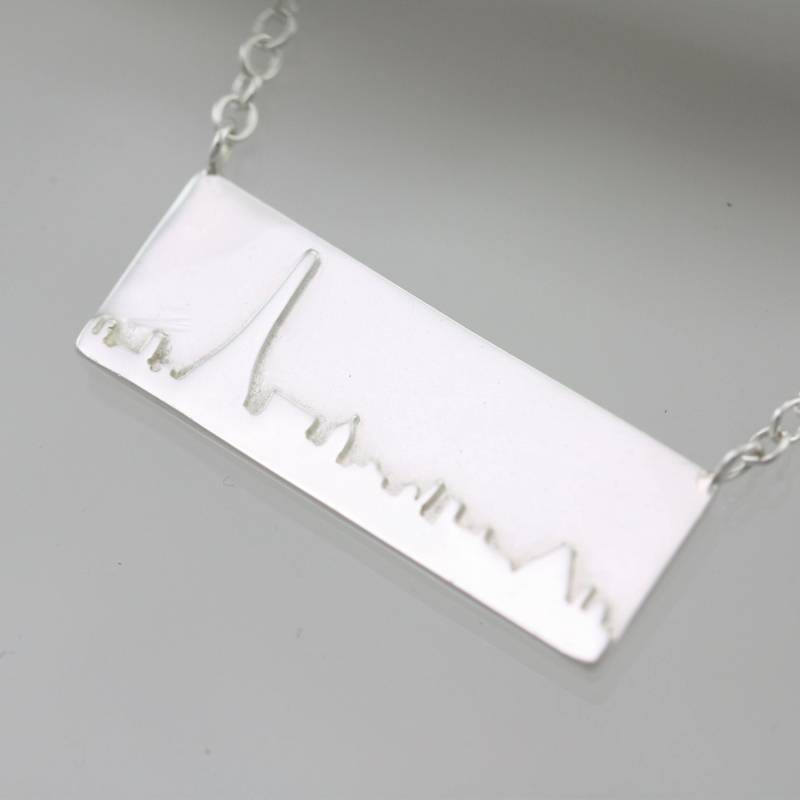 Paris Skyline Halskette in Sterling Silber Paris Skyline Halskette in Sterling Silber von LaineBenthalldesigns