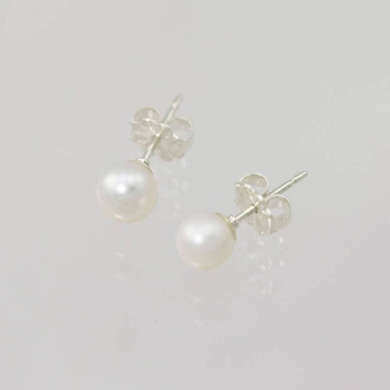 Pearl Drop Beiträge in Sterling Silber Pearl Drop Beiträge in Sterling Silber von LaineBenthalldesigns